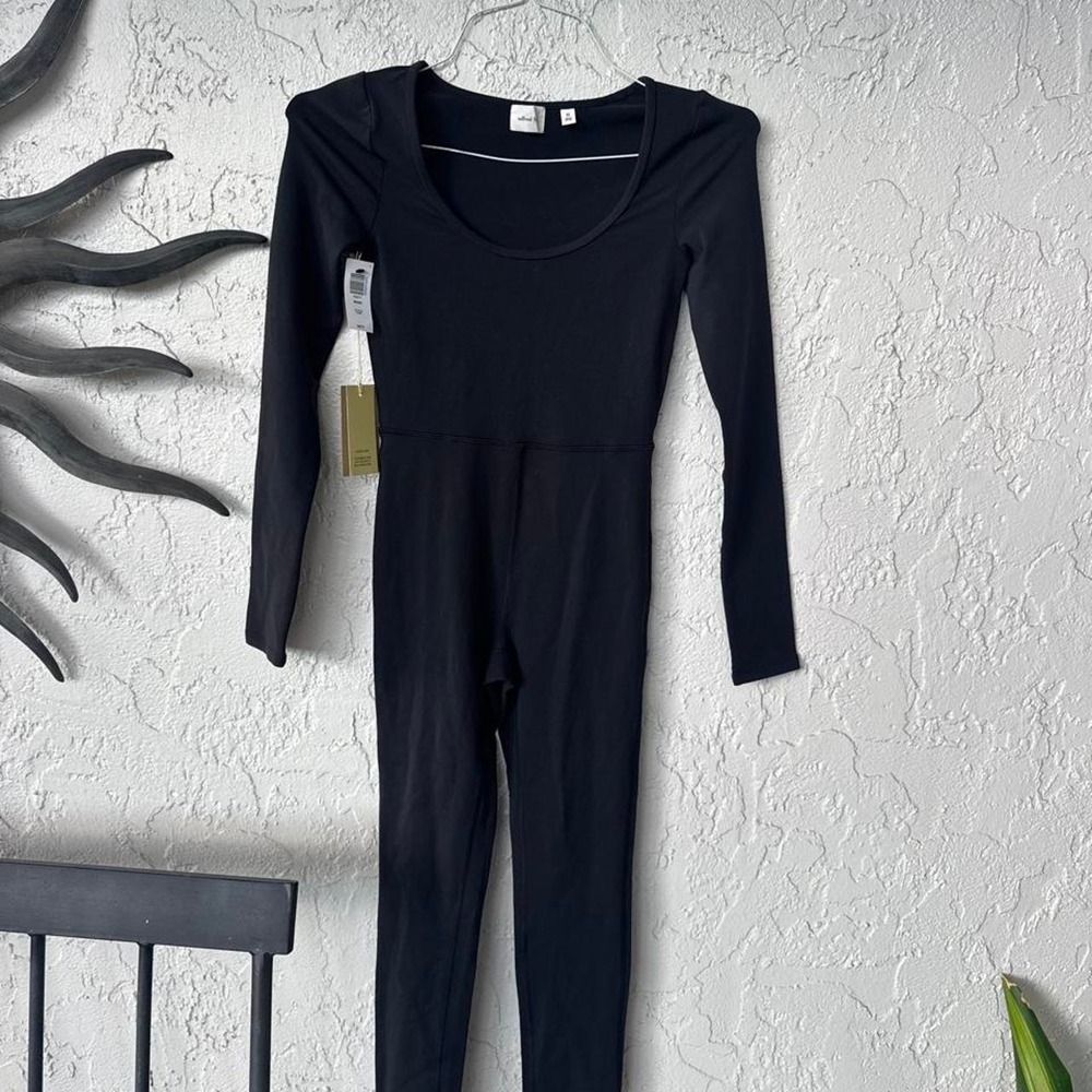Aritzia Wilfred black long sleeve bodysuit in XS